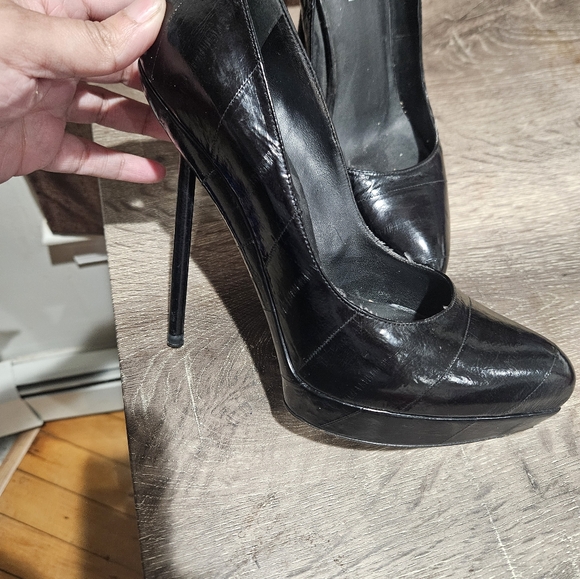 Yves Saint Laurent heels - Picture 1 of 6